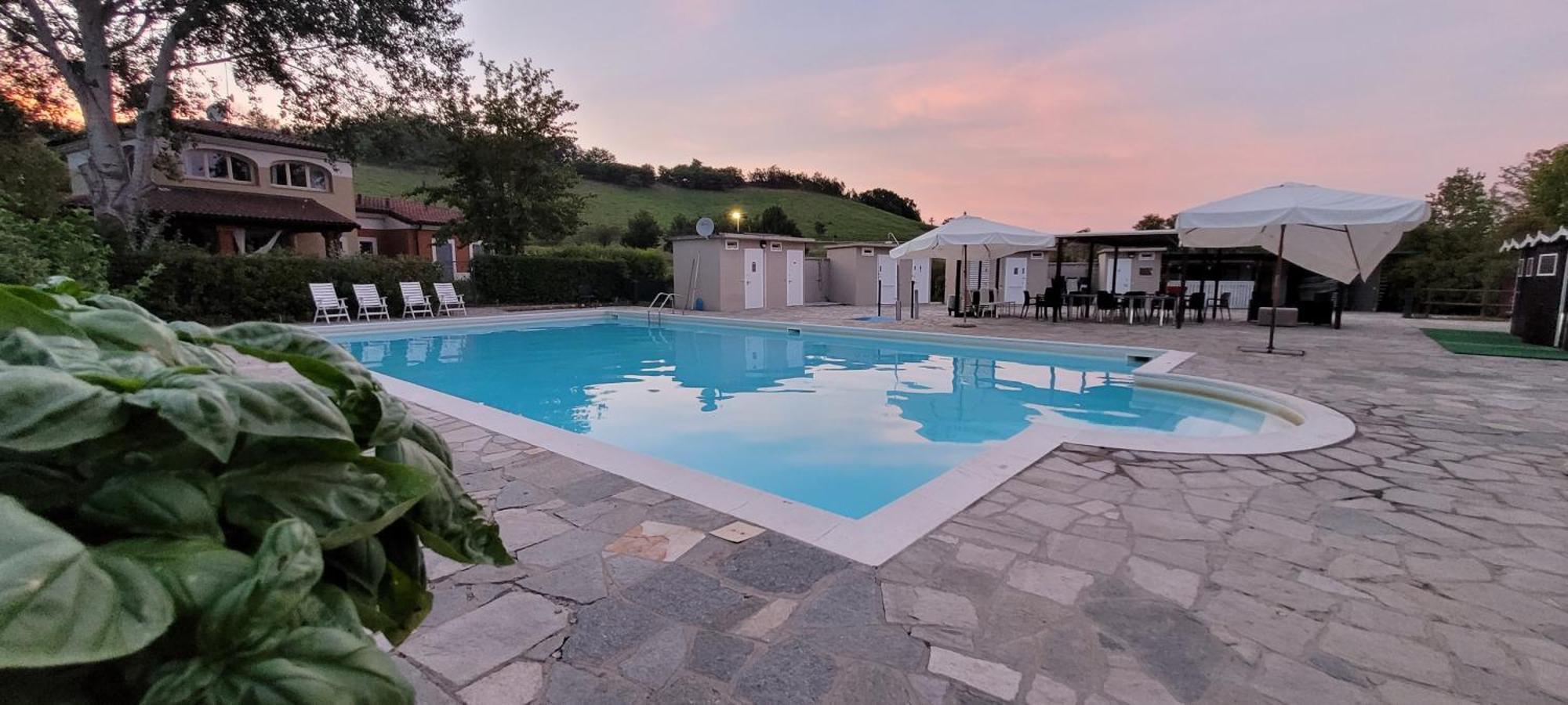 Aura Loving Home Con 4 Posti Letto, Cucina Completa, Terrazzo Ed Un Grande Parco Verde Serravalle d'Asti Exterior photo