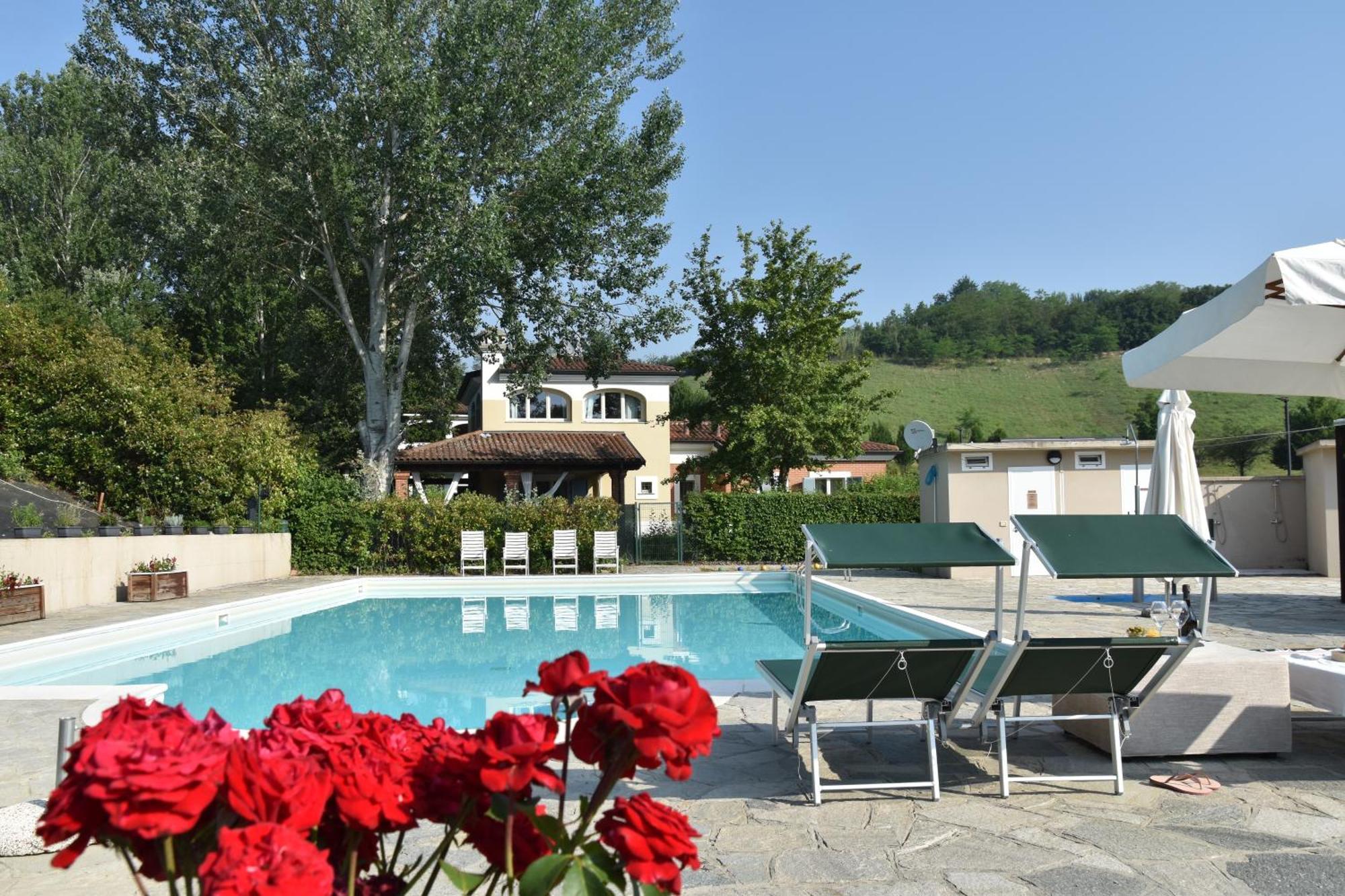 Aura Loving Home Con 4 Posti Letto, Cucina Completa, Terrazzo Ed Un Grande Parco Verde Serravalle d'Asti Exterior photo